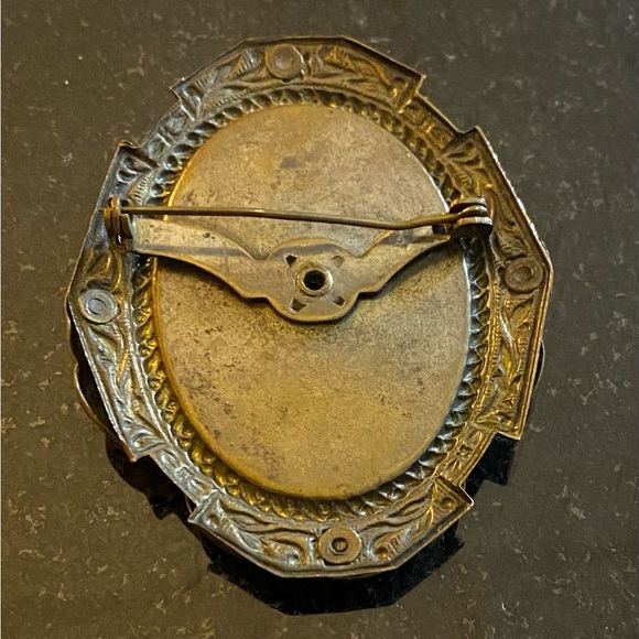 Vintage Style Cameo Brooch With Bronze Tone Ornate Border - Picture 5 of 6